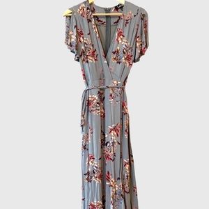 MOVING SALE ❌Beautiful lulus floral dress